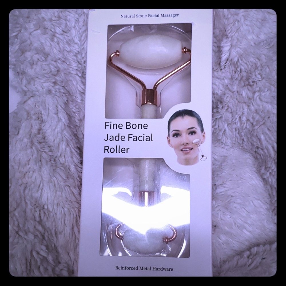 Fine Bone Jade Facial Roller